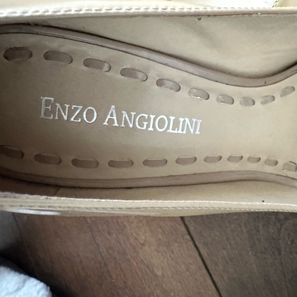 Enzo Angiolini platform heels. Size 6.5 beige patent leather. - Picture 3 of 4